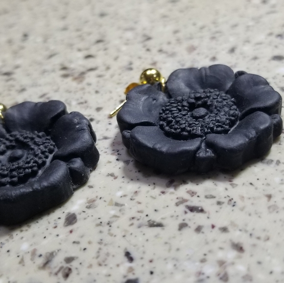 Polymer clay flower earrings - Picture 2 of 3